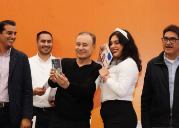 Con calles rehabilitadas, transporte, educación y salud, gobernador Durazo cumple a nogalenses