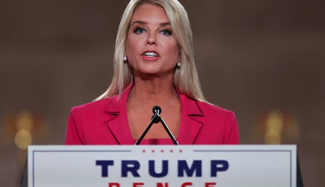 Trump elige a su aliada Pam Bondi para fiscal general tras la retirada de Matt Gaetz