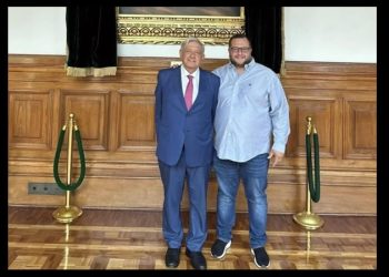 AMLO celebró cumpleaños “en su casa”, revela hijo; no dice en cuál; publica foto en Palacio Nacional