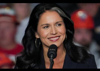 Trump elige a la excongresista demócrata Gabbard como directora de Inteligencia Nacional
