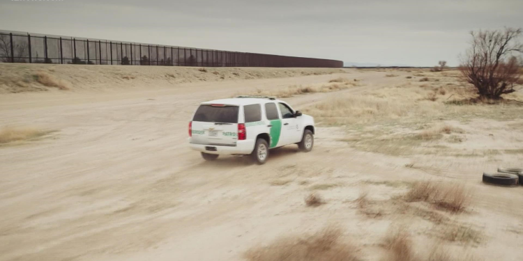 Rescatan a hombre luego de ser abandonado por un grupo en área remota cerca Douglas, Arizona