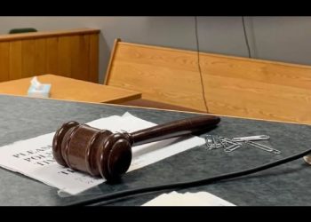 Juez aplica la “supremacía constitucional” y cancela amparo contra la reforma judicial