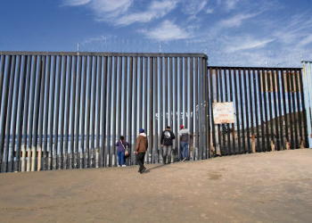 Deportaciones masivas de Trump podrían propiciar caída del PIB de EU; también aumentaría inflación, advierten expertos