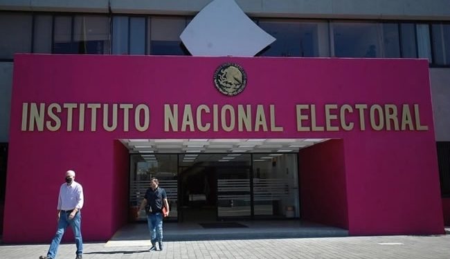 Morena y aliados impugnan controversia constitucional del INE
