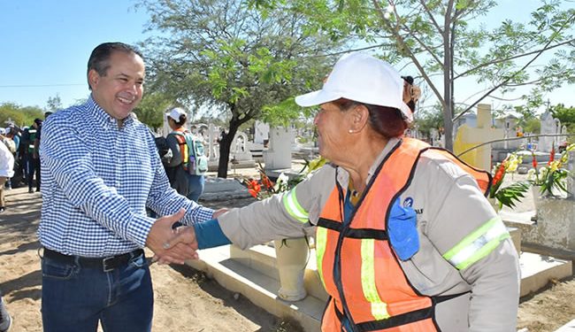 Supervisa Toño Astiazarán operativo de apoyo y seguridad a familias en panteones