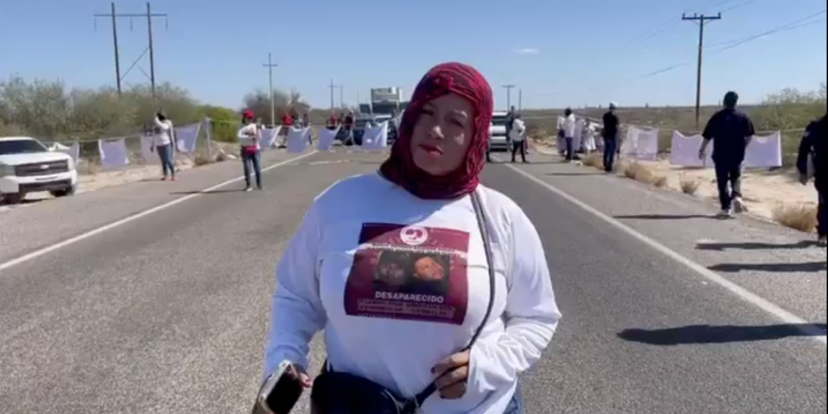 Madres buscadoras de Sonora bloquean carretera Hermosillo-Bahía de Kino