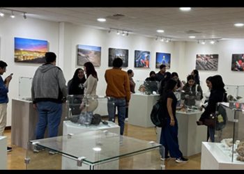 Visitan estudiantes de la Unison Museo de Minerales