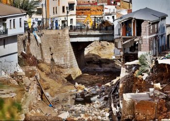 Aumentan a 205 los muertos por las inundaciones en España; sigue la identificación de víctimas