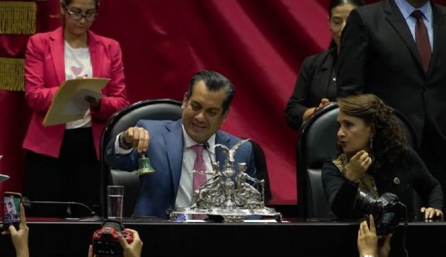 Gutiérrez Luna explica así el “voto fantasma” de Pedro Haces: “fue una intermitencia de internet”