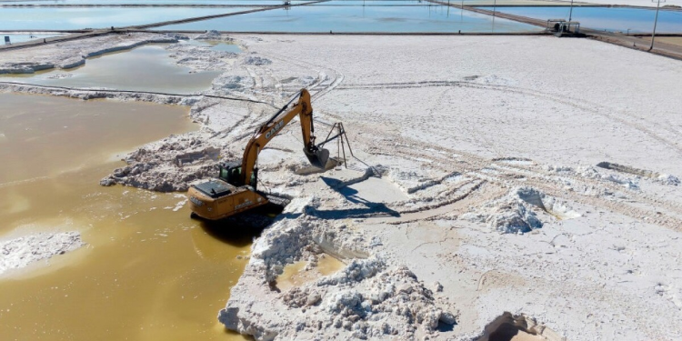 Persisten dudas sobre empresa mexicana del litio pese alza presupuestaria propuesta para 2025