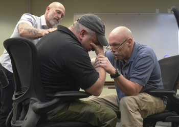 La Patrulla Fronteriza entrena más capellanes ante el debate migratorio y el impacto en los agentes: testimonios desde Casa Grande y Tucson, en Arizona