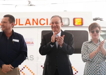Gobierno de Alfonso Durazo fortalece a Isssteson con 8 ambulancias y respaldo presupuestal