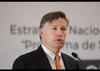 Trump designa a exembajador Christopher Landau, como subsecretario de Estado; también designa a su consejera