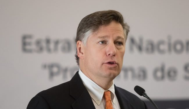 Trump designa a exembajador Christopher Landau, como subsecretario de Estado; también designa a su consejera