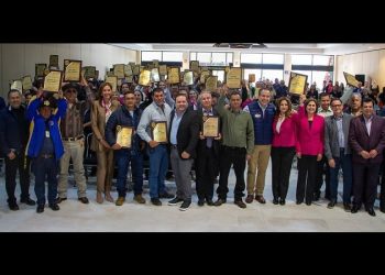 Reconoce Agua de Hermosillo la trayectoria de 100 empleados por 20, 25, 30 y 35 años de servicio