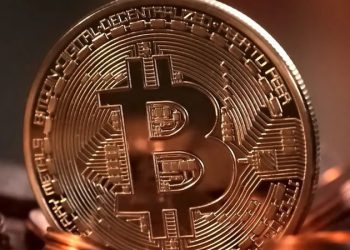 Bitcoin supera los 106 mil dólares por esperanzas sobre reserva estratégica