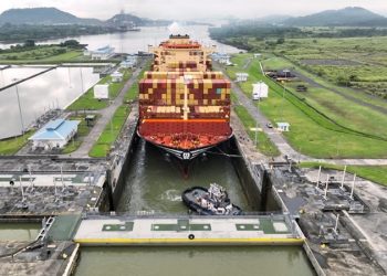 Amenaza Trump con retomar control del canal de Panamá