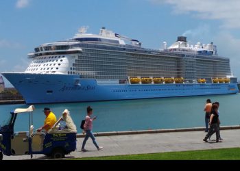 Sheinbaum pide calma tras anuncio de que turistas que lleguen en crucero deberán pagar 42 dólares