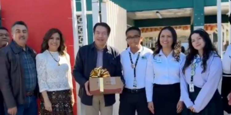 Mario Delgado recorre Centro de Bachillerato Tecnológico Agropecuario en Cajeme