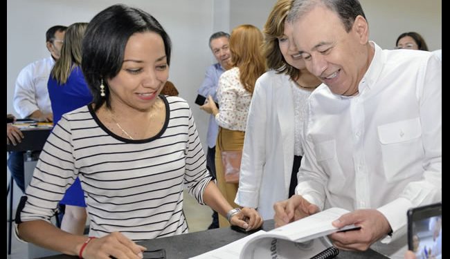 Promueve Durazo jóvenes estudiantes sonorenses del programa de vivienda nacional