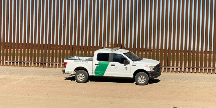 Turistas estadounidense son rescatados por la Patrulla Fronteriza en el desierto