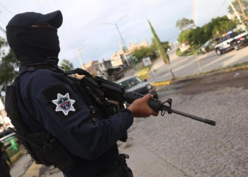 Detienen a 21 presuntos criminales en posesión de armas y drogas en Sonora