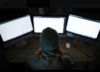 El exreportero que investiga a los hackers más peligrosos del mundo desde una ubicación secreta