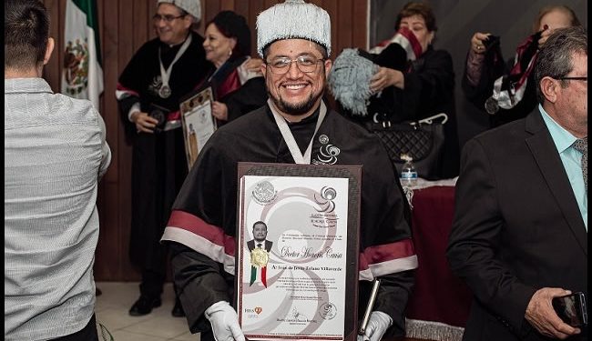 Recibe docente de la UES doctorado honoris causa por sus méritos académicos