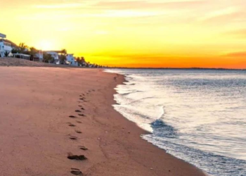 Este pueblo de Sonora con playa y casitas blancas podría ser uno de los más bellos de México