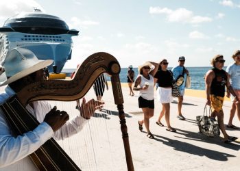 FCCA acuerda con gobierno de México aplazar nuevo cobro de derechos a turistas