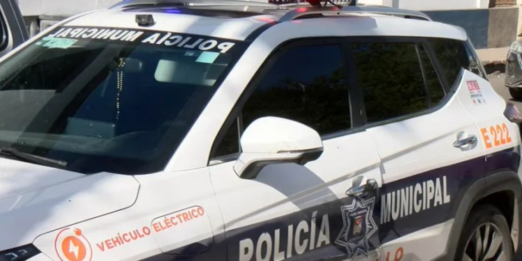 Sujeto Impactó Patrulla de Policía con Motocicleta y Amenazó con Arma a Oficiales en Hermosillo