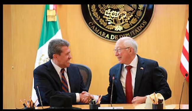 Ken Salazar se despide de diputados mexicanos; Ricardo Monreal reconoce su labor en México