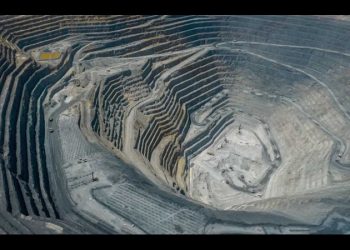 Parlamento inglés analiza ley que permite castigar a mineras extranjeras que cotizan en Bolsa de Londres