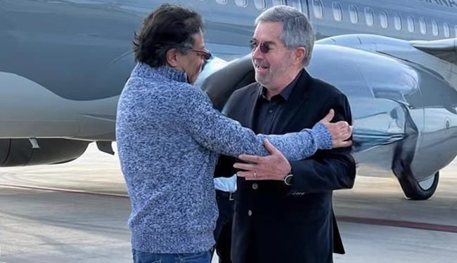 Gustavo Petro está en México, fue recibido por el canciller, se reunirá con Claudia Sheinbaum