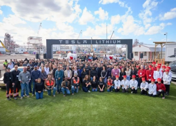 Tesla pone en funcionamiento su planta de refinación de litio en Texas, convirtiéndose en la primera empresa automotriz de América del Norte en procesar litio por sí misma