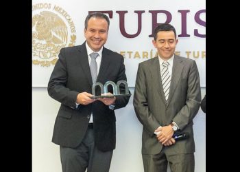 Recibe Astiazarán distintivo a la Excelencia Municipal por programas de energía solar