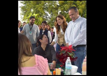 Atestiguan Toño Astiazarán y Patty Ruibal graduación de sexta generación de Maxi Apoyo