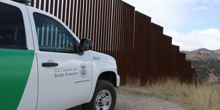 Presentan proyecto de ley contra persecuciones a alta velocidad cerca de la frontera