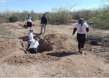 Madres buscadoras de Sonora localizan restos de 6 personas en San Ignacio Río Muerto; hallan ropa, calzado y pertenencias