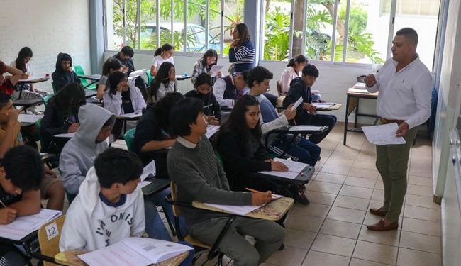 La mitad de planteles de bachillerato estatal, sin servicios básicos