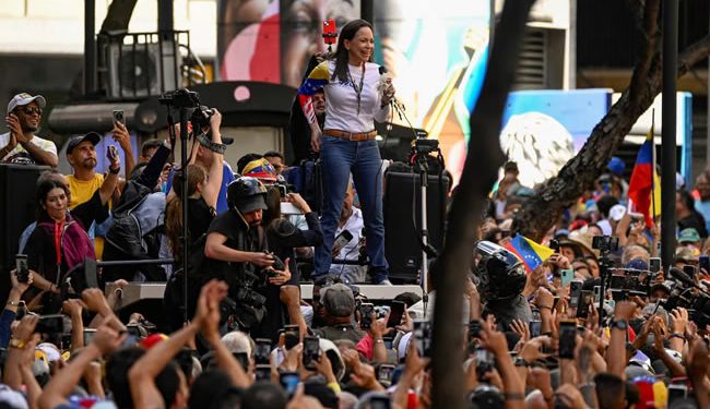 María Corina Machado reaparece y lidera las protestas contra la investidura de Maduro