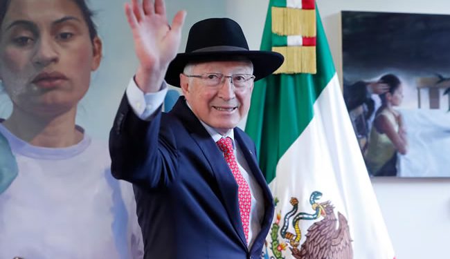 La última cabalgata de Ken Salazar, el embajador del sombrero vaquero
