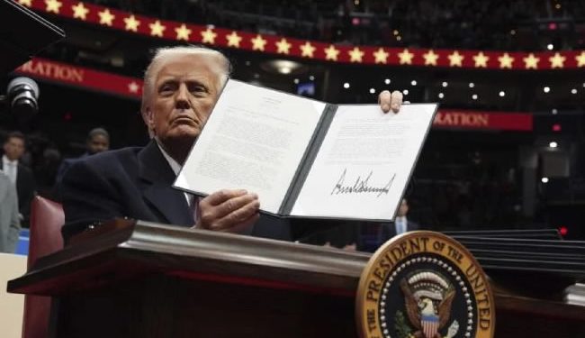 Trump utiliza poderes de guerra para combatir invasión de migrantes y al narcotráfico