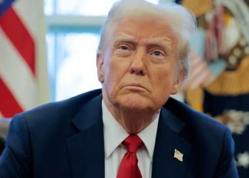 Trump reafirma aranceles contra México y Canadá; analiza imponerlos al petróleo