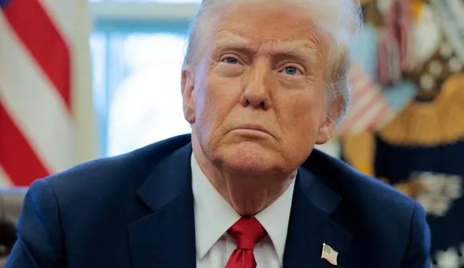 Trump reafirma aranceles contra México y Canadá; analiza imponerlos al petróleo