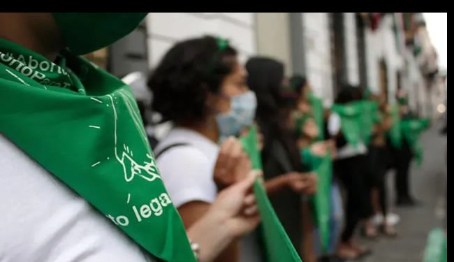 Corte tumba artículos que criminalizan el aborto en Chihuahua