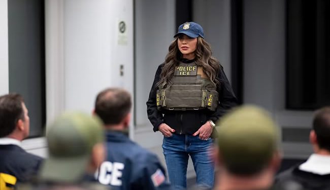 “Seguiremos eliminando a esta basura de nuestras calles”; secretaria del DHS encabeza redada contra migrantes en Nueva York