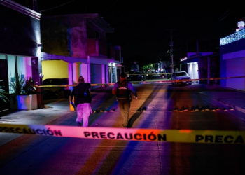 Karla fue asesinada por un grupo armado en su propia casa, le dispararon frente a su esposo e hijos