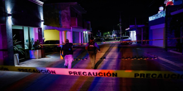 Karla fue asesinada por un grupo armado en su propia casa, le dispararon frente a su esposo e hijos