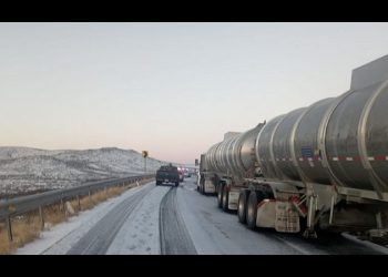 Siguen malas condiciones climáticas pro nevadas en Sonora que afectan tránsito en tres tramos de la carretera este jueves